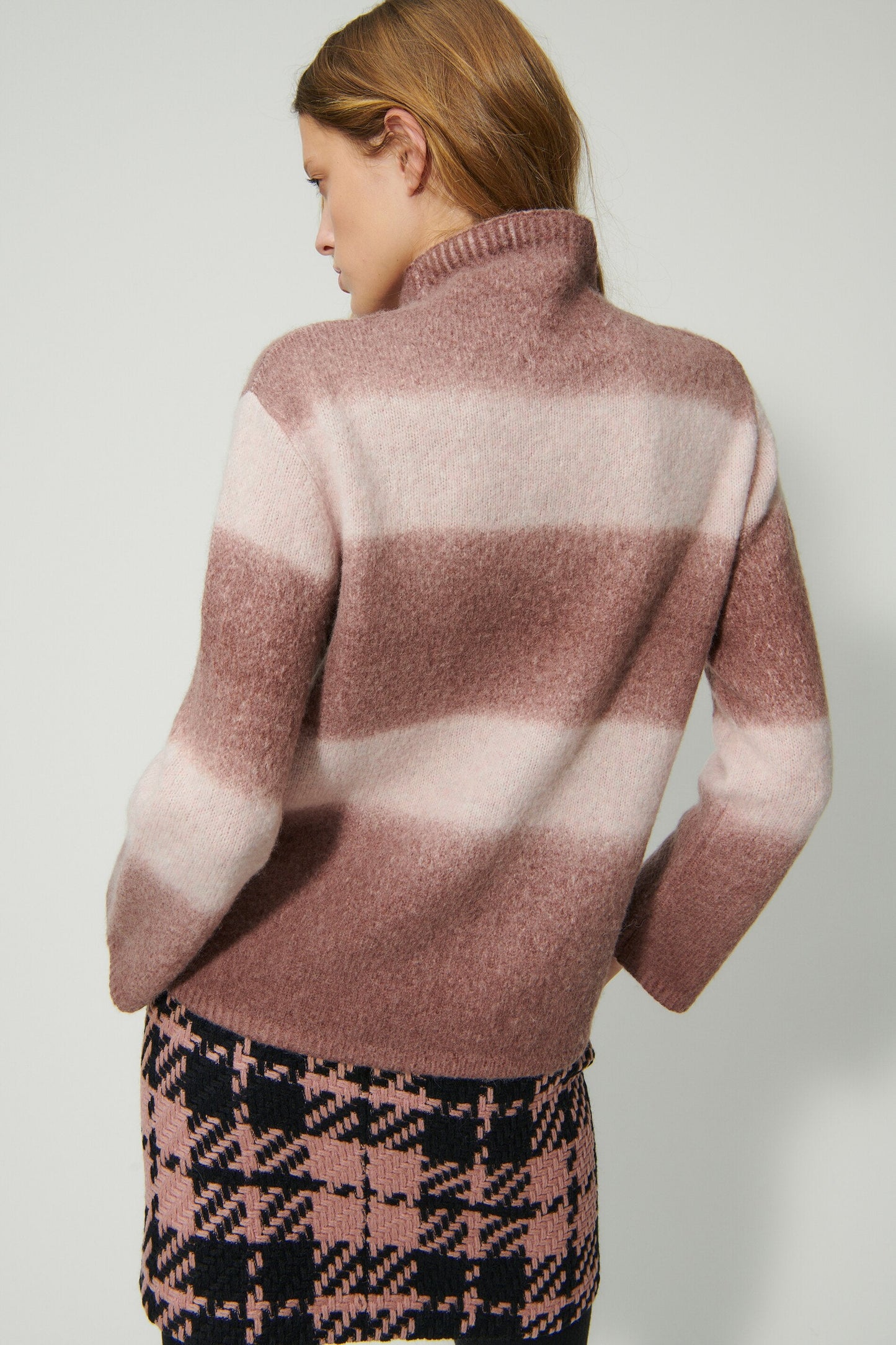 Turtleneck Sweater with Grading Color Block