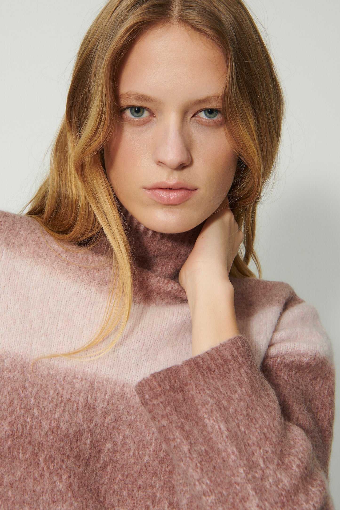 Turtleneck Sweater with Grading Color Block